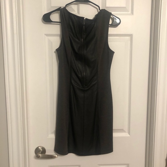 Guess dress with leather strip - Picture 2 of 5
